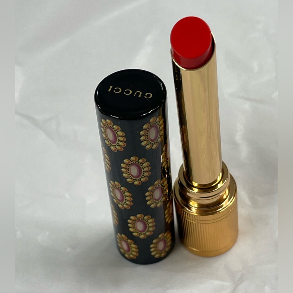 Gucci Lipstick Glow and Care Lip Colour